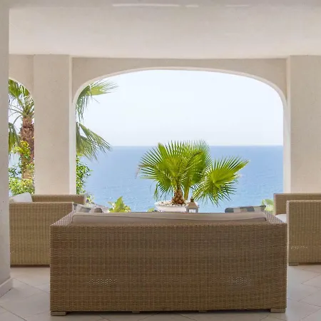 Вилла Frontline Villa, Five Star Deluxe