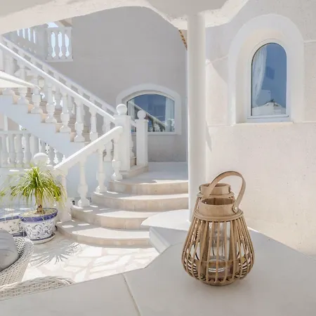 Вилла Frontline Villa, Five Star Deluxe *