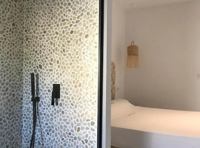 Frontline Villa, Five Star Deluxe אל קאמפיו